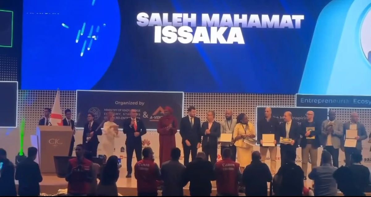 Remise des distinctions de l'African Startup Conference, son nom affiché sur l'écran géant