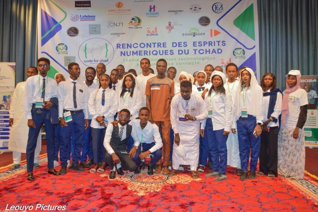 Photo de groupe de la Rencontre des esprits numériques du Tchad